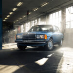 Der Mercedes-Benz W123 in einer Indoorhalle von Autofotograf phPics inszeniert.